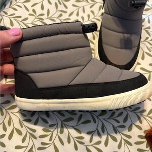 Cat & Jack Gray and Black Kids Boots